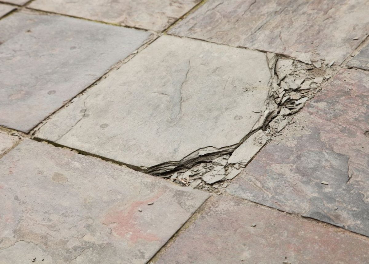 Remplacer un carré de carrelage cassé comment s'y prendre ? Bricolemag — free download